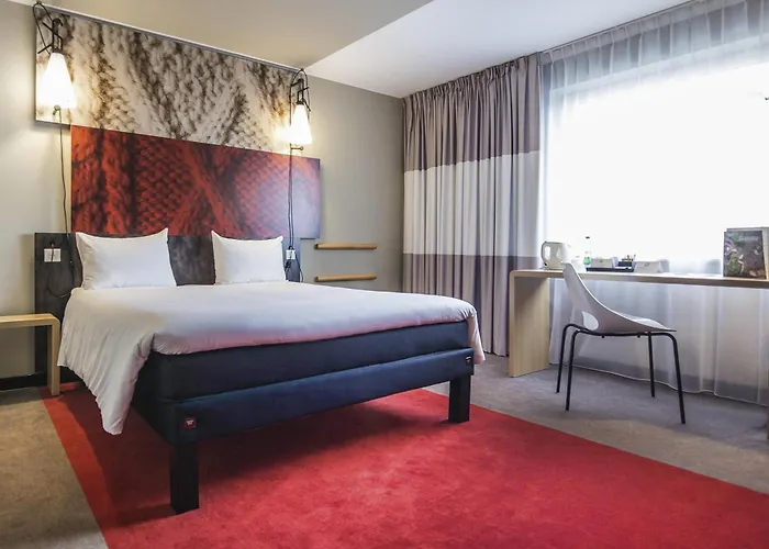 Ibis Centrum Готель Познань